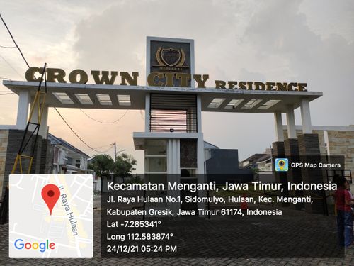 foto gerbang perumahan Crown City Residence