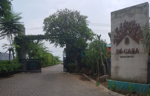 foto gerbang perumahan DE CASA