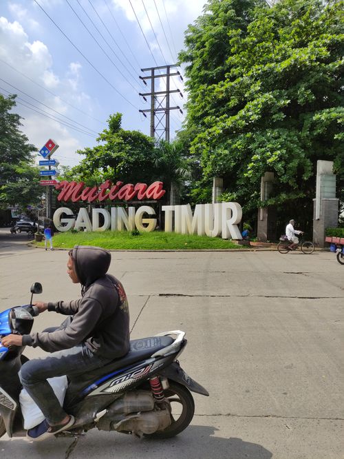 foto gerbang perumahan Mutiara Gading Timur