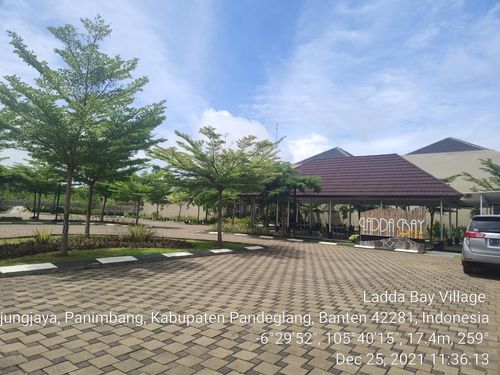foto gerbang perumahan LADDA BAY VILLAGE