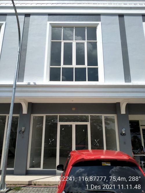 foto tampak rumah tipe 135 perumahan Grand City Balikpapan Cluster Golden Boulevard