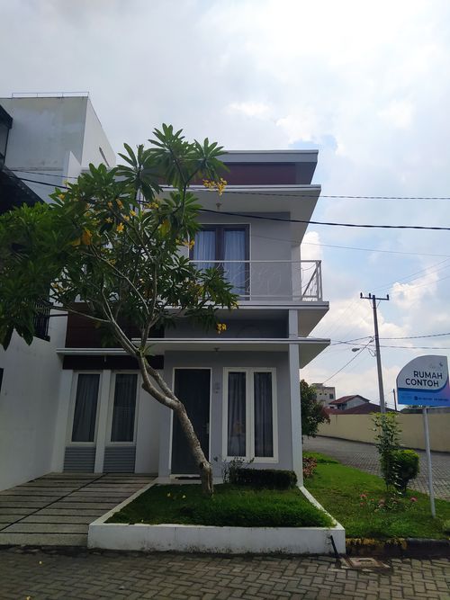 foto tampak rumah tipe 94 perumahan The Santa Fe Residence