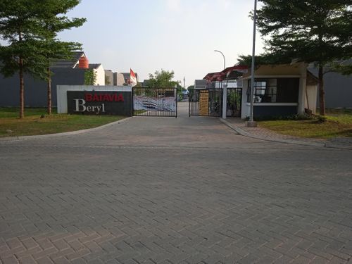 foto gerbang perumahan Puri Jaya 18
