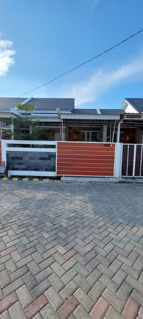 foto tampak rumah tipe PERMATA T.46 AA-21 perumahan PERMATA REGENCY