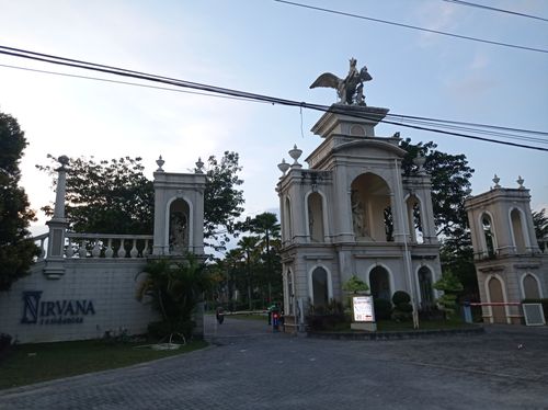 foto gerbang perumahan Nirvana Residence
