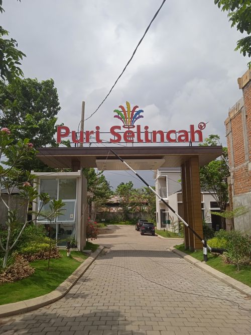 foto gerbang perumahan Puri Selincah