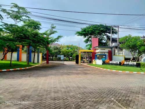 foto gerbang perumahan Mutiara City