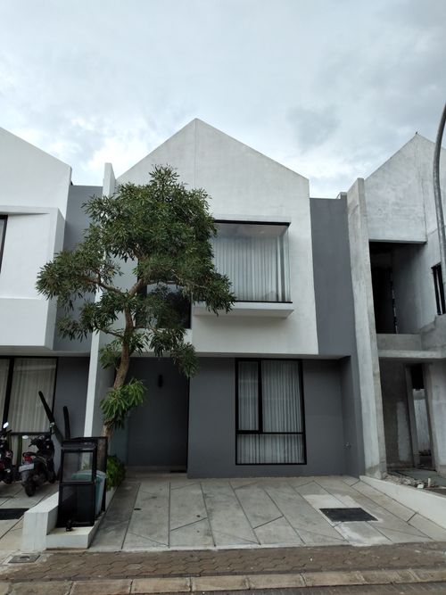 foto tampak rumah tipe KAVI perumahan GYAN SERPONG RESIDENCE