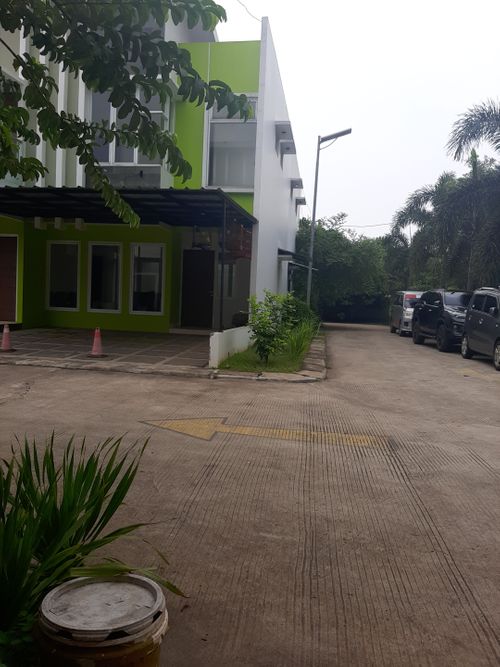 foto tampak rumah tipe Sudut perumahan CIMANGGIS GREEN CYBER