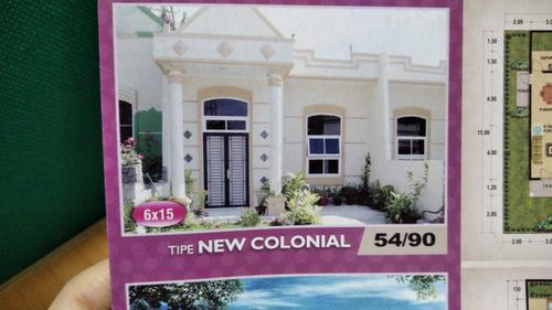 foto tampak rumah tipe COLONIAL perumahan KOMPLEKS TAMAN RIVIERA