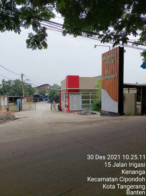 foto gerbang perumahan Magnolia Park 8