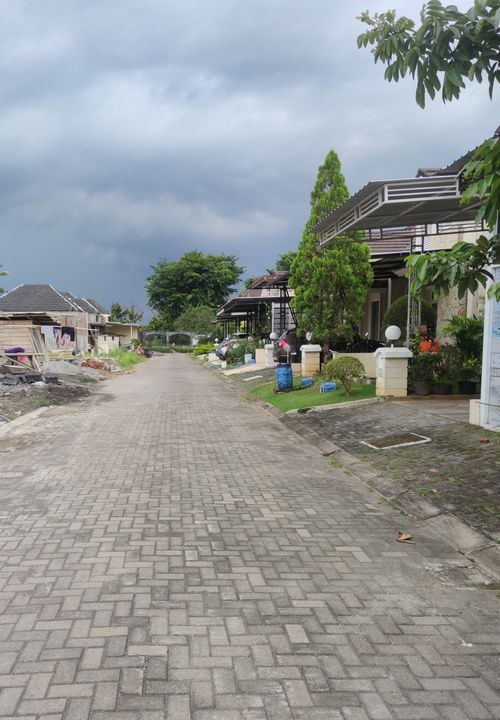 foto posisi tengah perumahan PLAMONGAN INDAH JASMINE PARK