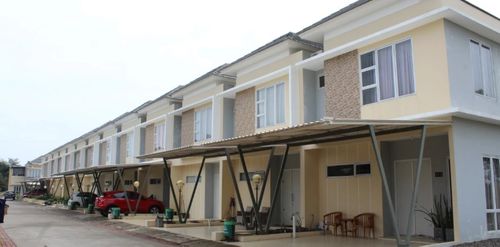 foto tampak rumah tipe Jade perumahan Emerald Lake Cilegon