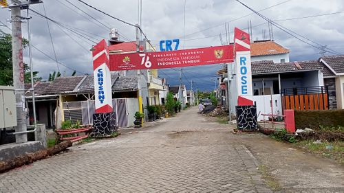 foto gerbang perumahan Queen GARDENIA 2 ROSE