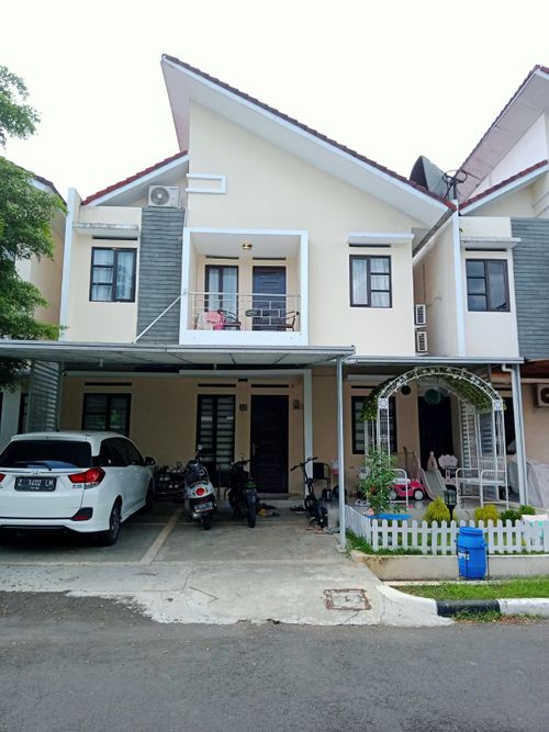 foto tampak rumah tipe GRACEWOOD No. 10 perumahan GRAND MAYASARI ESTATE