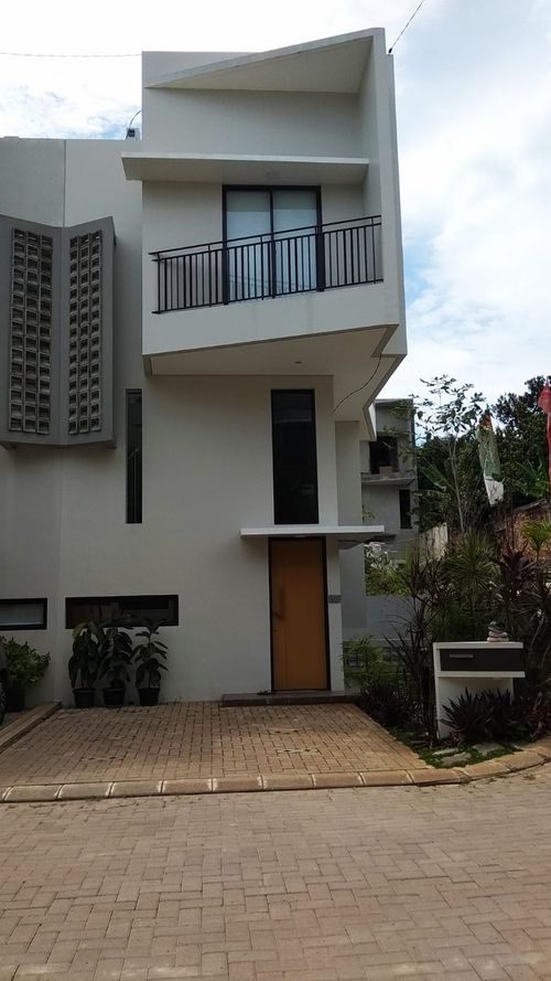 foto tampak rumah tipe Vtonwhouse D1 perumahan V Townhouse