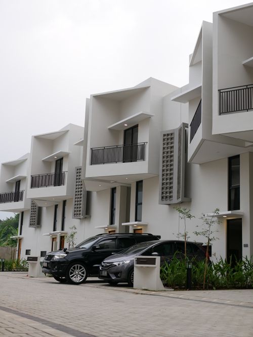 foto tampak rumah tipe V Townhouse F3 perumahan V Townhouse