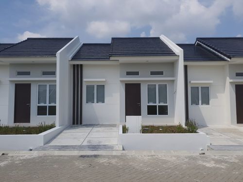 foto tampak rumah tipe B Blok H18 perumahan Graha Mirai