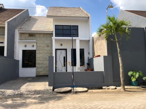 foto tampak rumah tipe 45 perumahan WIROLEGI REGENCY II