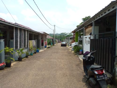 foto posisi tengah perumahan GRAHA PASIR HAYAM 1