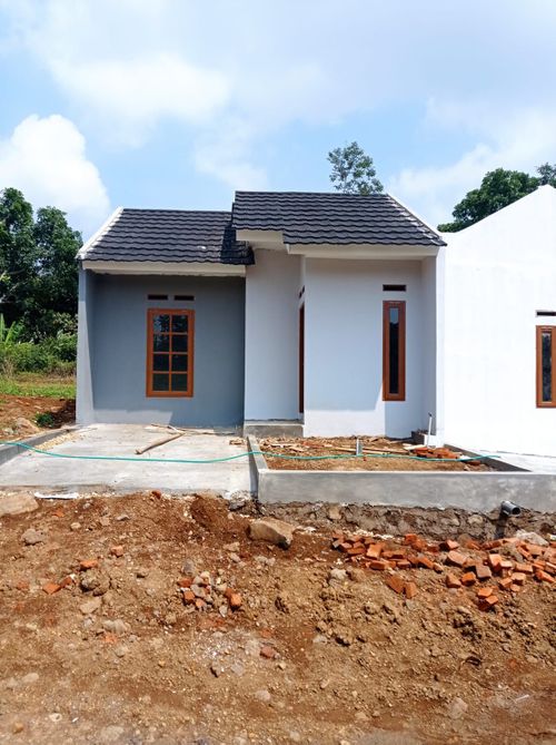 foto tampak rumah tipe 30/60 perumahan Grand Park Cimalaka 2