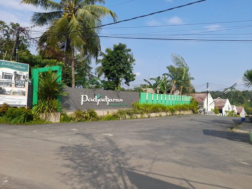 foto gerbang perumahan Padjadjaran Bamboo Residence 3