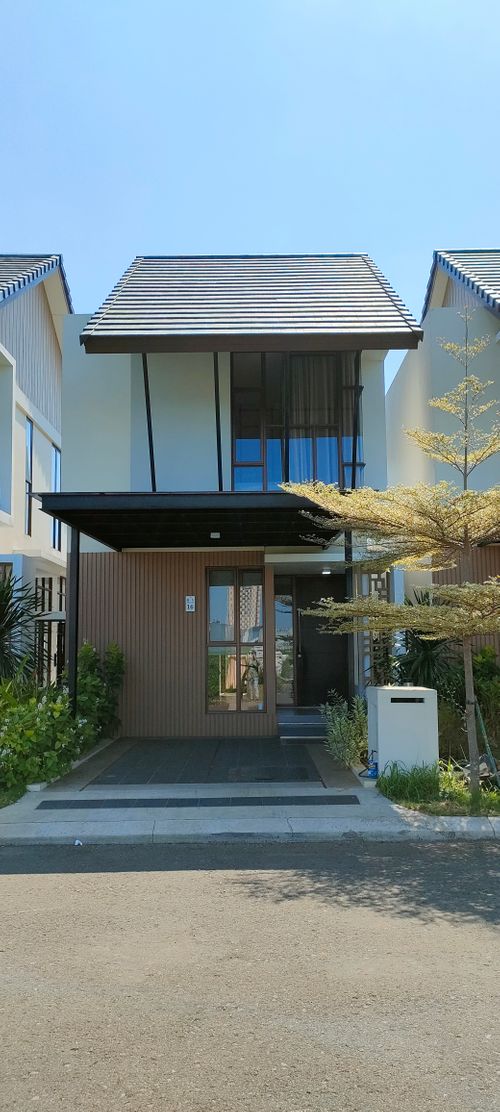 foto tampak rumah tipe 69/90 perumahan Jakarta Garden City Mahakam