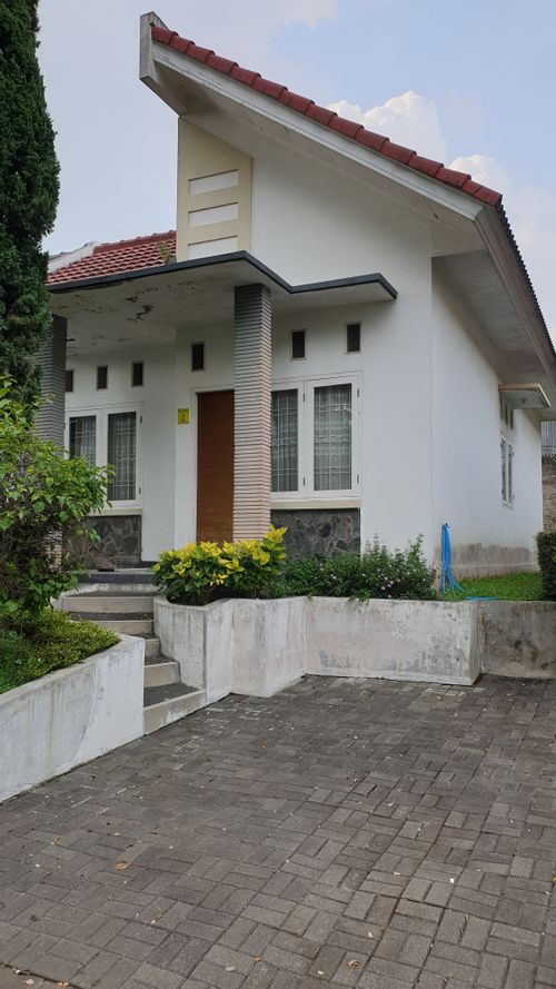 foto tampak rumah tipe Pluto perumahan Galaxy Resort