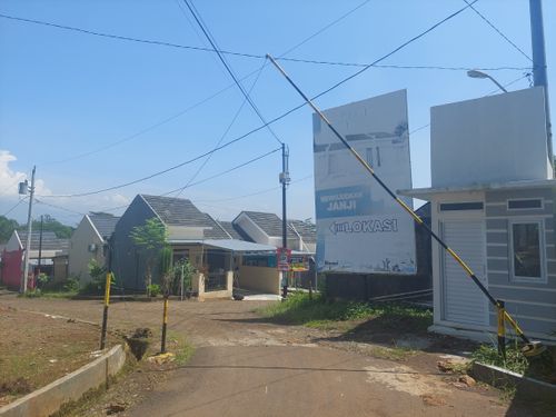 foto gerbang perumahan PURI WIRADADI 2