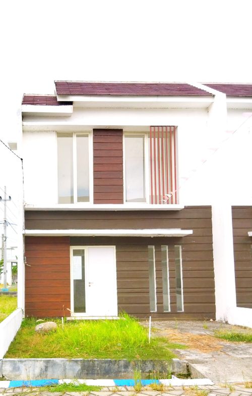 foto tampak rumah tipe KAYU 36/90 perumahan SPRING RESIDENCE SIDOARJO