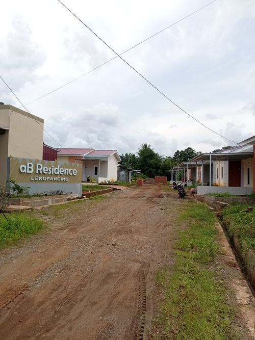 foto gerbang perumahan aB Residence Lekopancing II
