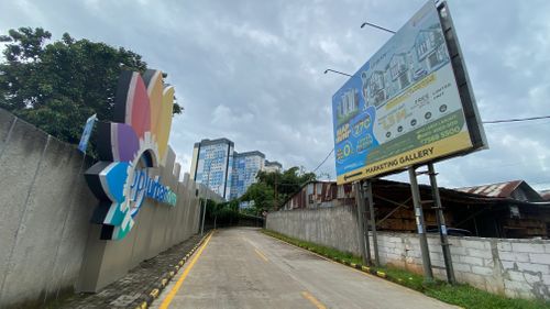 foto gerbang perumahan Urbantown Serpong