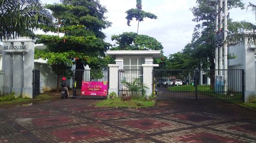 foto gerbang perumahan BLOSSOM
