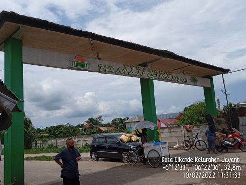 foto gerbang perumahan Taman Cikande