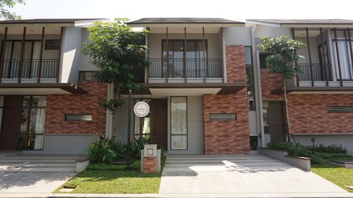 foto tampak rumah tipe DIANTHA perumahan CLUSTER DAKOTA, SUVARNA SUTERA