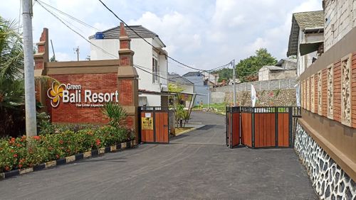 foto gerbang perumahan Green Bali Resort 1