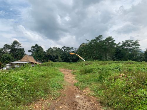 foto posisi tengah perumahan Granada Residence Ngabean