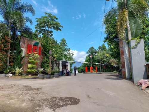 foto gerbang perumahan BUKIT CIKERETEG INDAH