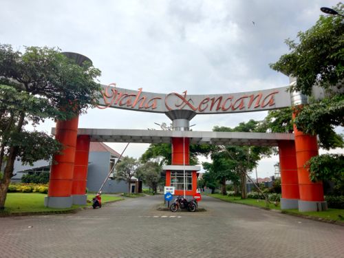foto gerbang perumahan GRAHA KENCANA