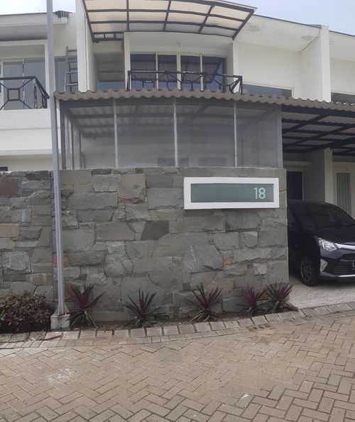 foto tampak rumah tipe CASA SERENA (A) perumahan DE CASA