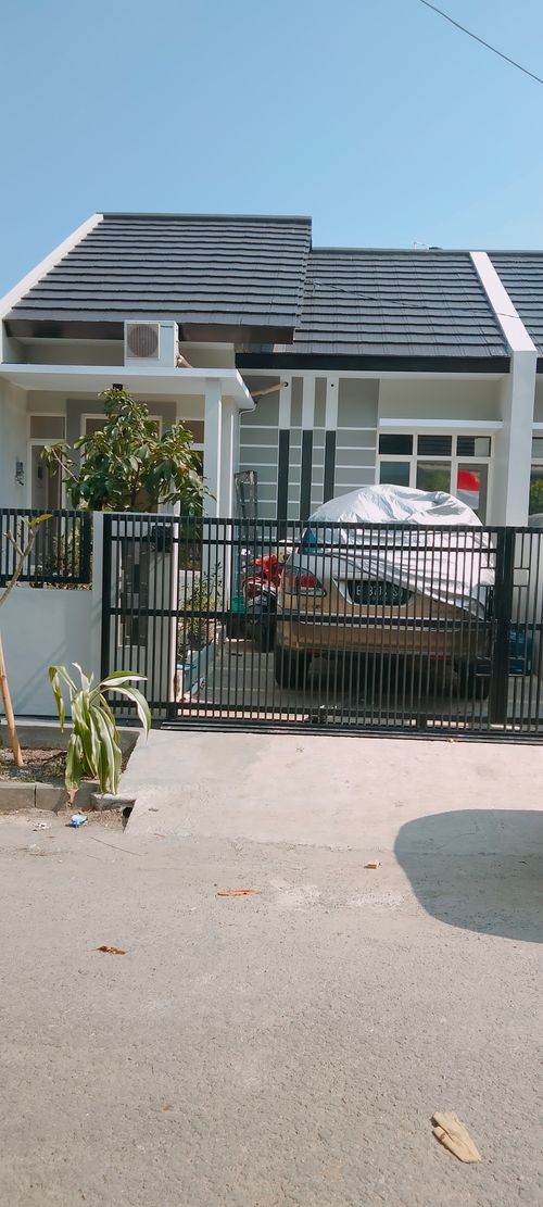 foto tampak rumah tipe 51/101 perumahan Taman Holis Indah II