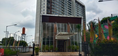 foto gerbang perumahan Foresque Residence