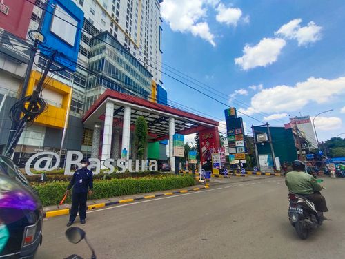 foto gerbang perumahan APARTEMEN BASSURA CITY