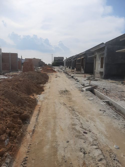 foto posisi tengah perumahan Garuda Sakti 45 Tahap 4 100 unit