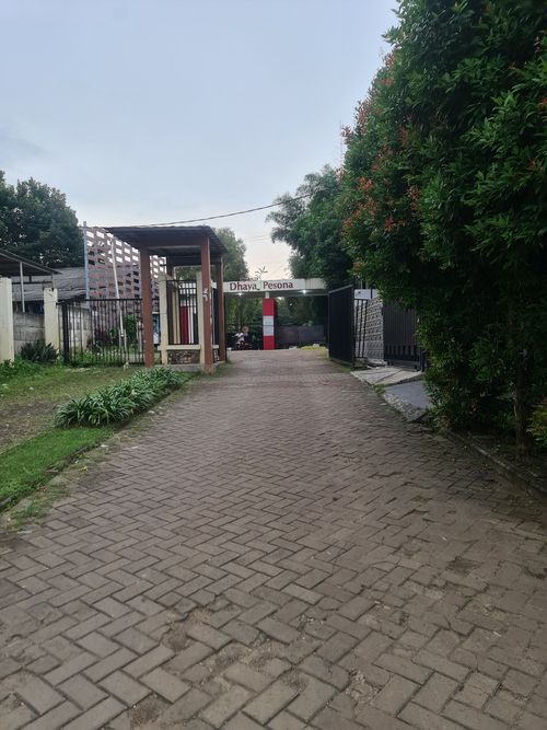 foto gerbang perumahan Grand Dhaya Pesona