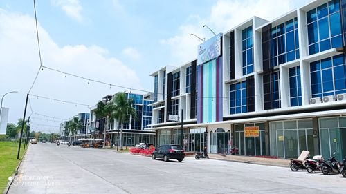 foto posisi tengah perumahan CITRALAND GAMA CITY MEDAN (RUKO MADISON AVENUE)