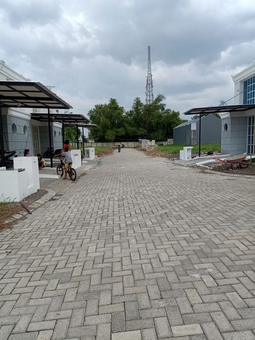 foto posisi tengah perumahan Grand Village