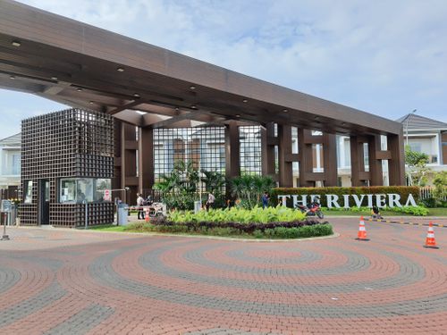 foto gerbang perumahan The Riviera Type E