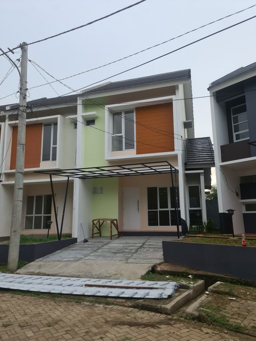 foto tampak rumah tipe ROSEWOOD perumahan Grand Dhaya Pesona