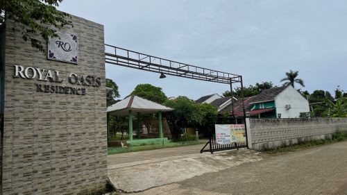 foto gerbang perumahan ROYAL OASIS RESIDENCE